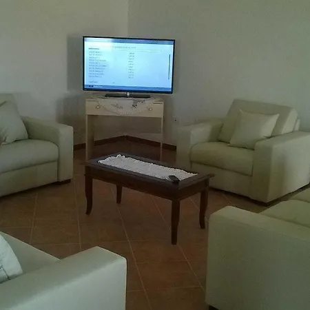 Bena E Traes Отель Laerru