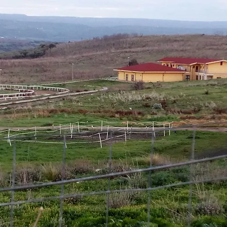 Отель Bena E Traes Laerru