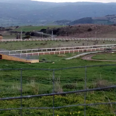 Hotel Bena E Traes Laerru