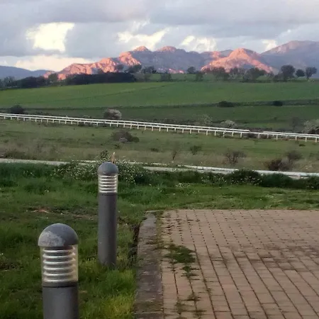 Bena E Traes Hotel Laerru