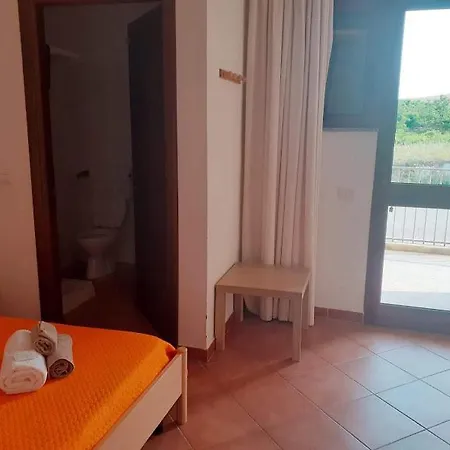 Bena E Traes Hotel Laerru